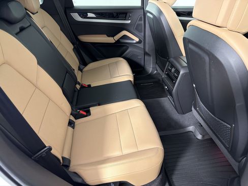 Certified 2026 Porsche Cayenne AWD/4WD image 30