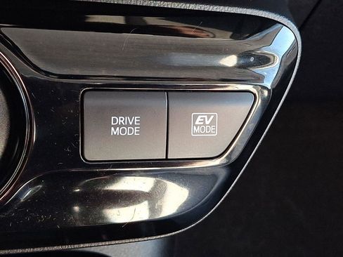 Used 2022 Toyota Prius XLE image 23