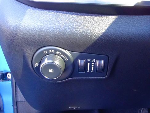 Used 2023 Jeep Compass Limited w/ Sun and Sound Group AWD/4WD image 14