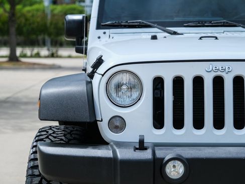 Used 2017 Jeep Wrangler Unlimited Sport w/ Quick Order Package 24S AWD/4WD image 5