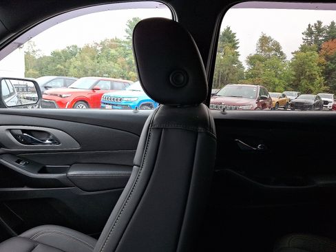 Used 2023 Chevrolet Traverse LT w/ LT Premium Package image 17