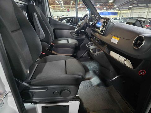 Used 2025 Mercedes-Benz Sprinter 2500 image 11