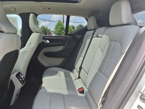 Certified 2024 Volvo XC40 B5 Plus AWD/4WD image 17