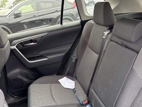 Used 2021 Toyota RAV4 XLE AWD/4WD image 7