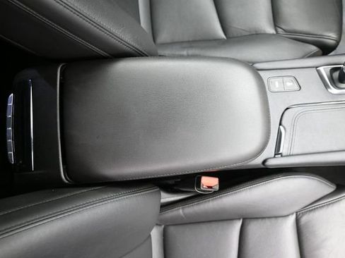 Used 2019 Cadillac XT5 Premium Luxury image 36