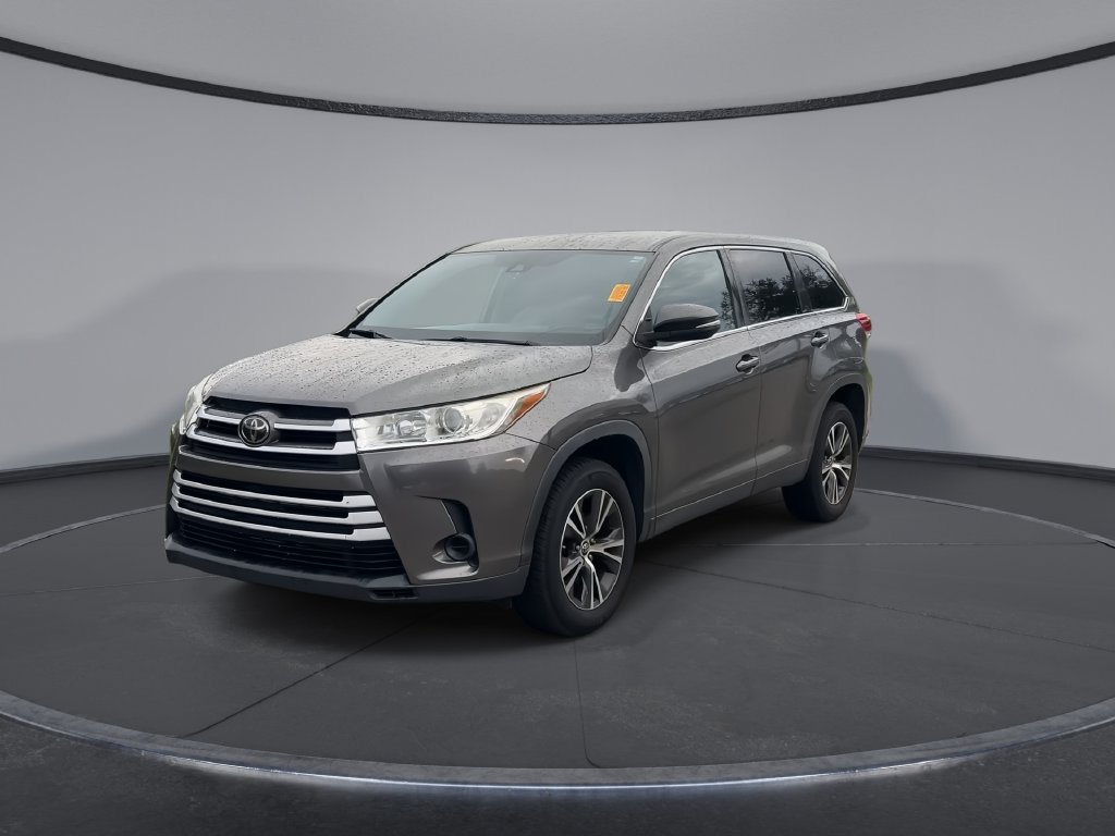 Used 2019 Toyota Highlander LE FWD image 4