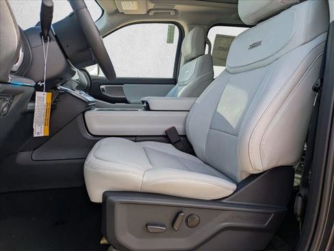 New 2025 Ford Expedition Platinum w/ Driver's Package image 15