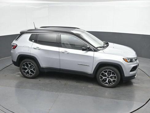 Used 2025 Jeep Compass Limited AWD/4WD image 32