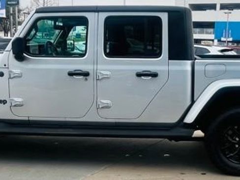 Used 2023 Jeep Gladiator Sport image 6