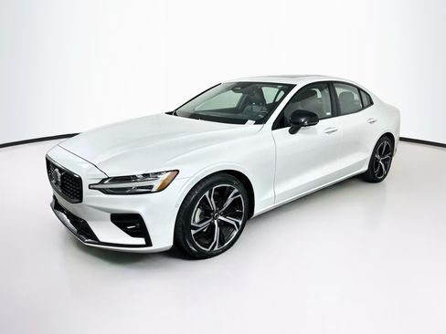 Used 2024 Volvo S60 B5 Plus FWD image 3