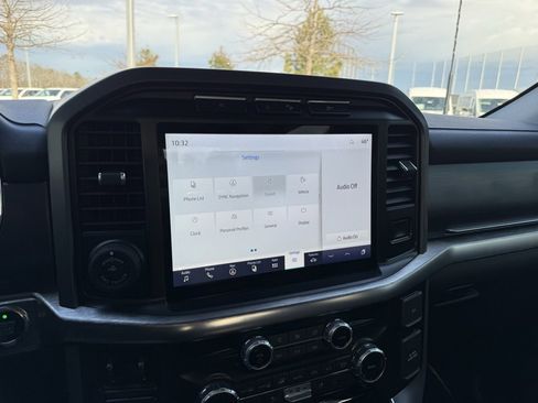 Used 2023 Ford F150 Lariat w/ Trailer Tow Package image 16