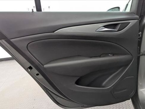 Used 2018 Buick Regal Preferred w/ Driver Confidence Package #1 FWD image 12