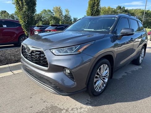 Used 2023 Toyota Highlander Platinum AWD/4WD image 6