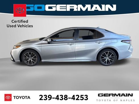 Used 2023 Toyota Camry SE image 3