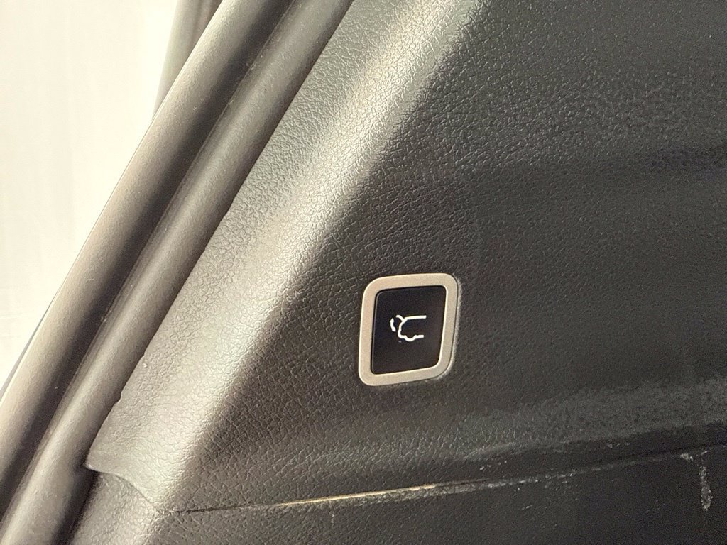 Used 2025 Chrysler Pacifica Select FWD image 12