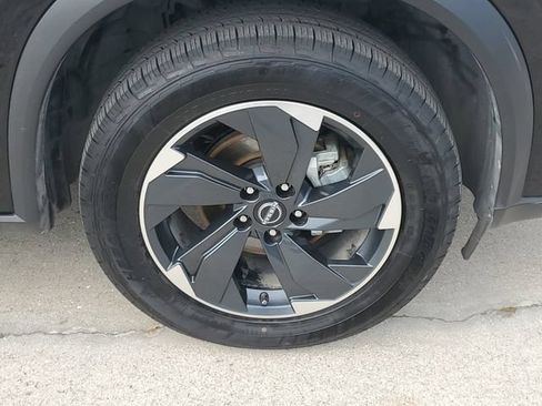 Used 2025 Nissan Rogue SV FWD image 11