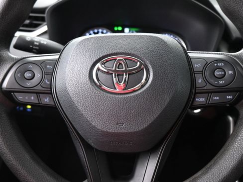 Used 2022 Toyota RAV4 XLE FWD image 11