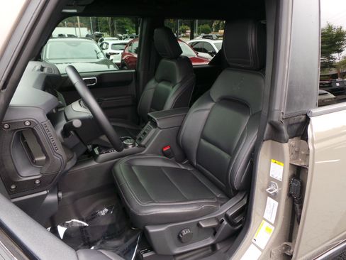 Used 2025 Ford Bronco Badlands AWD/4WD image 8