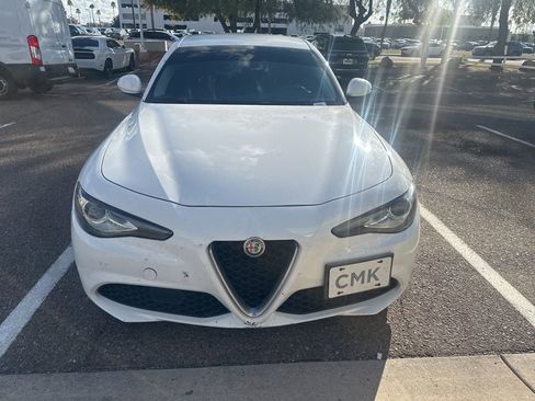 Used 2018 Alfa Romeo Giulia image 15