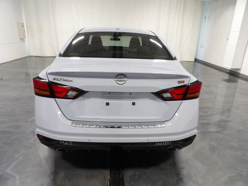 Used 2023 Nissan Altima 2.5 SR w/ SR Premium Package FWD image 7