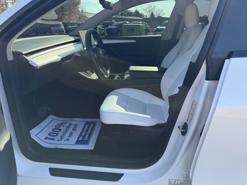 Used 2022 Tesla Model Y Long Range image 10