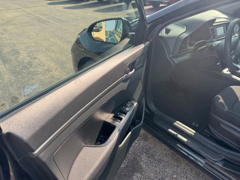 Used 2020 Hyundai Elantra SE w/ Cargo Package (C1) FWD image 7
