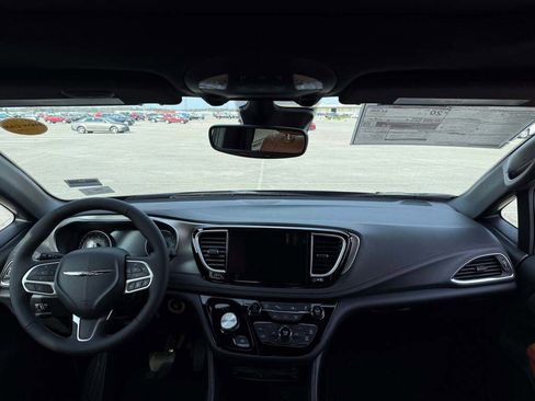 New 2026 Chrysler Pacifica Pinnacle image 26