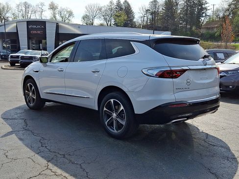 Used 2022 Buick Enclave Essence w/ Sport Touring Edition FWD image 4