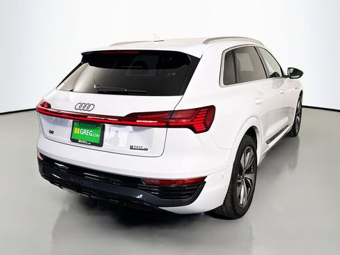 Used 2024 Audi Q8 e-tron Premium Plus w/ Premium Plus Package image 10