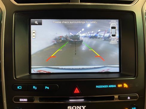 Used 2016 Ford Explorer Platinum image 16