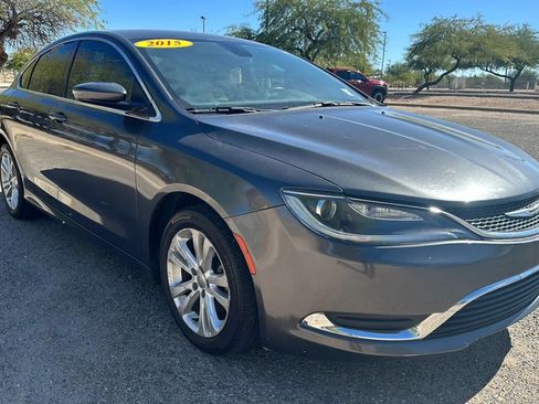 Used 2015 Chrysler 200 Limited w/ Convenience Group image 2