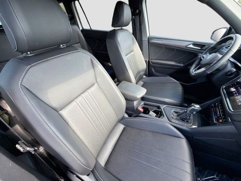 Used 2023 Volkswagen Tiguan SE R-Line image 14