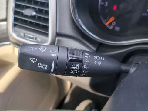 Used 2020 Jeep Grand Cherokee Limited w/ Luxury Group II image 28