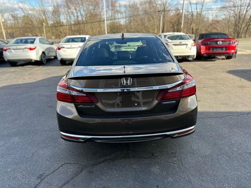Used 2017 Honda Accord EX-L image 6