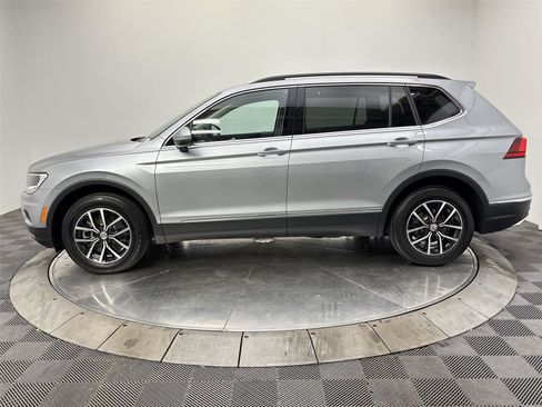 Used 2021 Volkswagen Tiguan SE w/ Panoramic Sunroof Package image 16