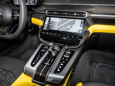 Used 2025 Aston Martin Vanquish image 25