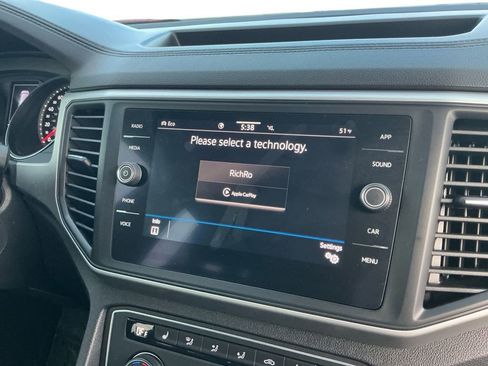 Used 2021 Volkswagen Atlas Cross Sport SE image 17