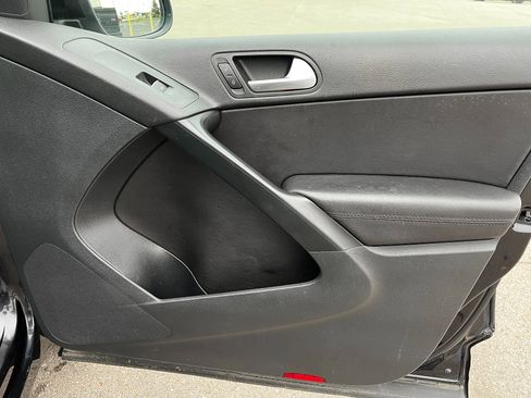 Used 2017 Volkswagen Tiguan Sport image 31