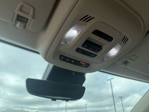 Used 2023 Buick Envision Avenir image 22