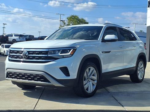 Used 2022 Volkswagen Atlas Cross Sport SE image 2
