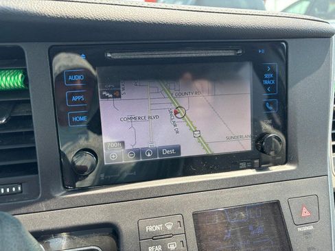 Used 2017 Toyota Sienna XLE Premium FWD image 19