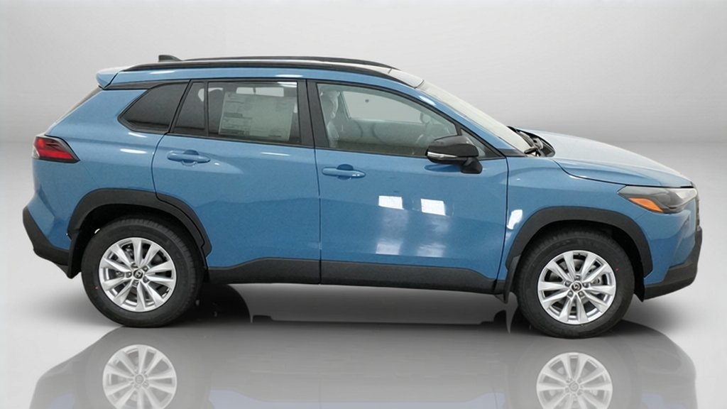New 2026 Toyota Corolla Cross LE w/ Moonroof Package FWD image 7