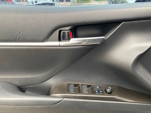 Used 2021 Toyota Camry SE FWD image 13