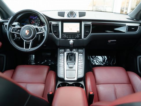 Used 2018 Porsche Macan image 8