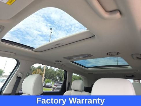 Used 2024 Kia Telluride SX w/ Towing Package FWD image 5