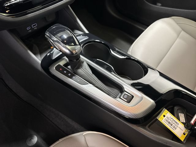 Certified 2025 Buick Envista Sport Touring FWD image 21