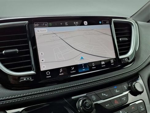 Used 2025 Chrysler Pacifica Limited FWD image 24