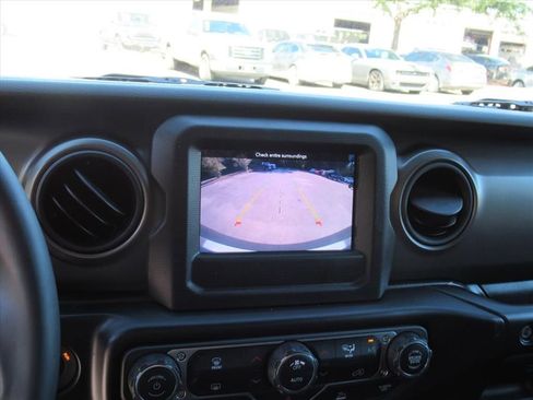 Used 2022 Jeep Wrangler Unlimited Sport image 23