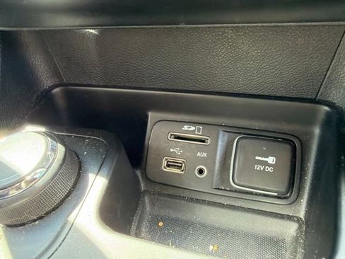 Used 2016 Jeep Cherokee Latitude w/ Comfort/Convenience Group AWD/4WD image 32