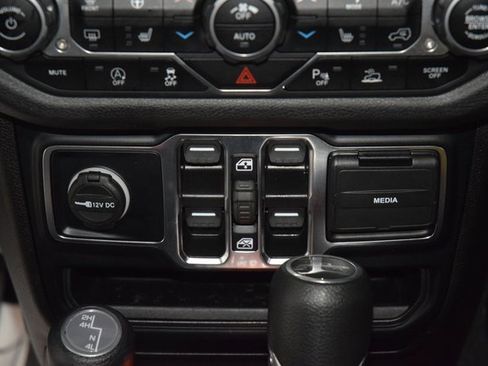 Used 2024 Jeep Gladiator Sport image 32